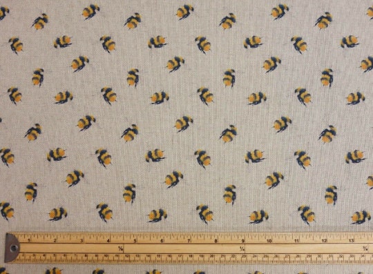 Bee Tablecloth , Bumble Bee Tablecloth , Buzzy Bumblebee Insect Tablecloth, Round Tablecloth , Square Tablecloth , Tablecloth UK
