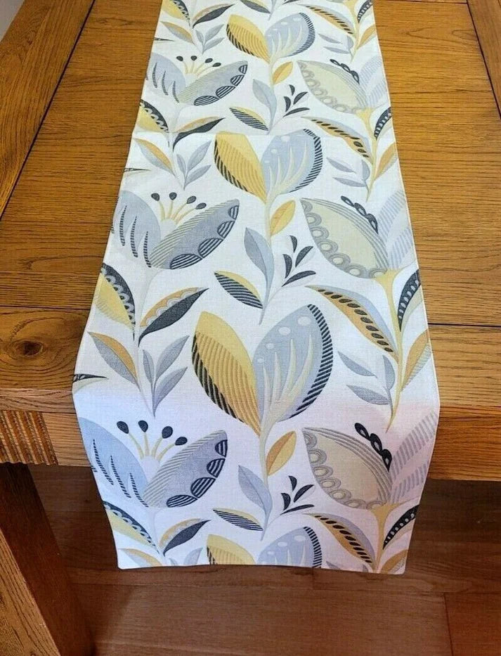 Tischläufer in Ocker, Gelb, Blau und Grau mit Granatapfelmuster, erhältlich in den Größen 36", 48", 54", 60", 64", 72", 84", 96" und 104", handgefertigt von ILiv, 100 % Baumwolle