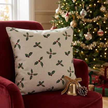 Sophie Allport Kissenbezug „Stechpalme und Beeren“