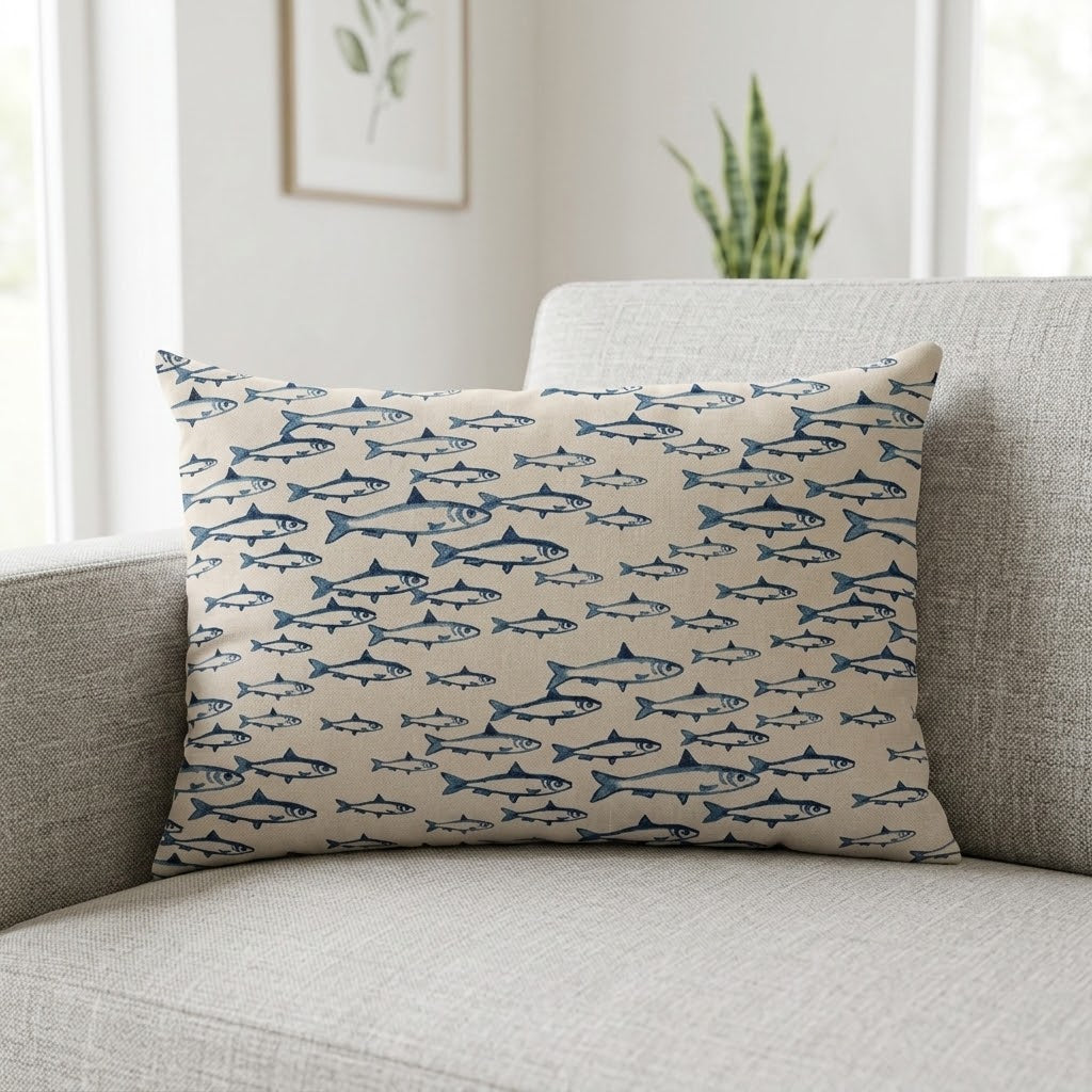 Fodera per cuscino blu naturale con motivo astratto di pesce e sardine