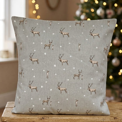 Sophie Allport Weihnachts-Kissenbezug mit Hirschmotiv
