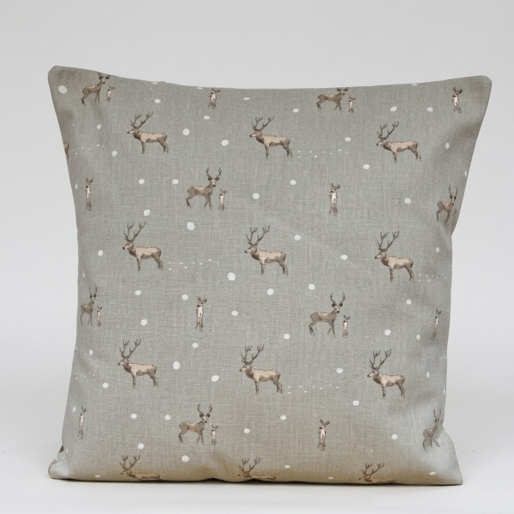Sophie Allport Weihnachts-Kissenbezug mit Hirschmotiv