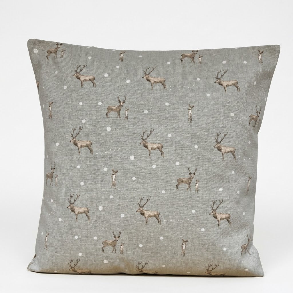 Sophie Allport Weihnachts-Kissenbezug mit Hirschmotiv