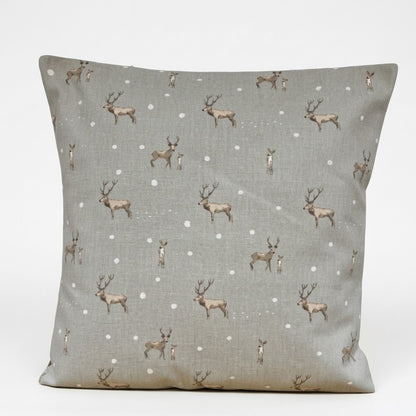 Sophie Allport Weihnachts-Kissenbezug mit Hirschmotiv