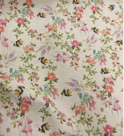 Tovaglia beige chiaro con fiori secchi
