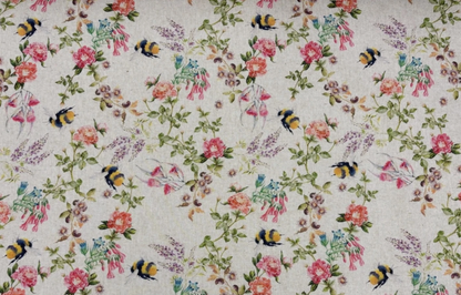 Tovaglia beige chiaro con fiori secchi