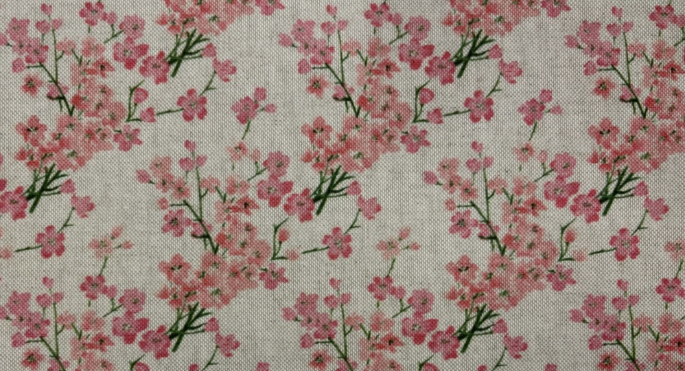 Tovaglia beige chiaro con fiori secchi