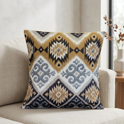 Kissenbezug im Navajo-Azteken-Stil mit geometrischem Muster, Tamarindenbraun und Beige, erhältlich in den Größen 25, 30, 35, 40, 43, 46, 46, 51, 56, 61 und 66 cm. Handgefertigt aus 100 % Baumwolle.