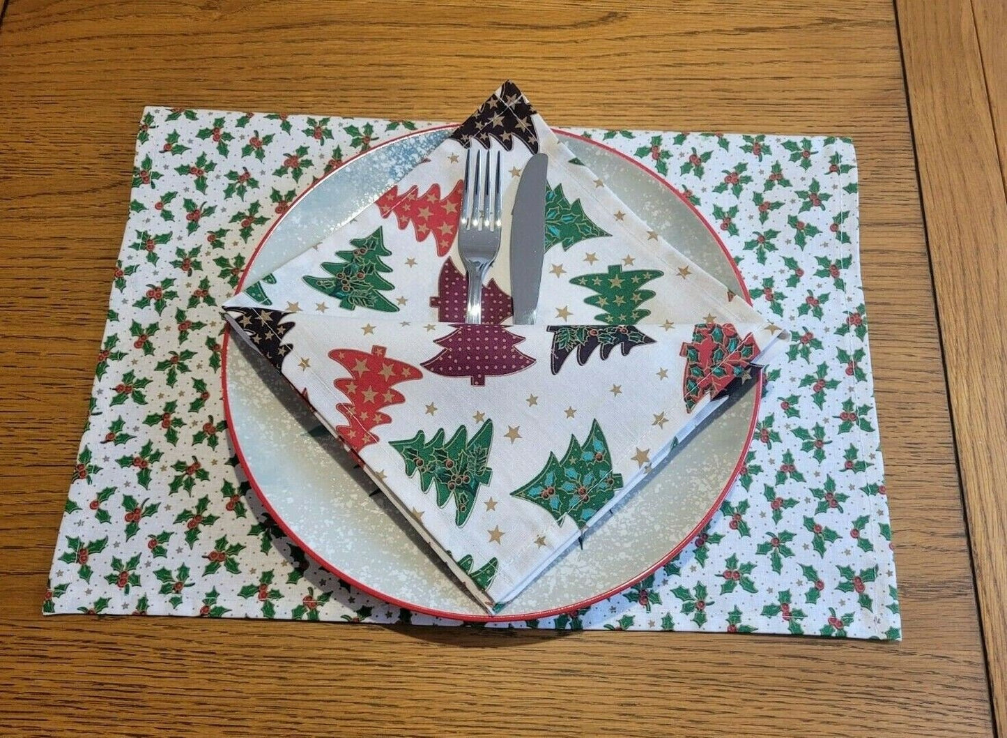 Christmas Napkins , Cloth Napkin , Christmas Tablecloth Green Red White Christmas Tree , Holly Design - CushionCoverAndDecor