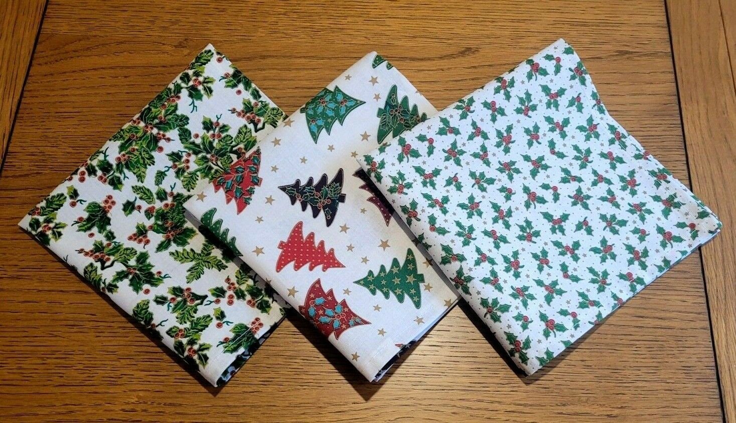 Christmas Napkins , Cloth Napkin , Christmas Tablecloth Green Red White Christmas Tree , Holly Design - CushionCoverAndDecor