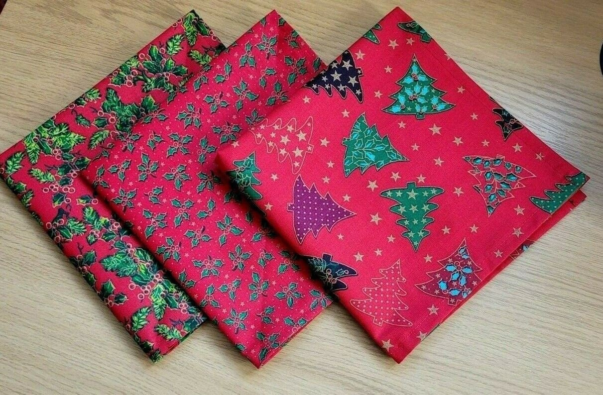 Christmas Napkins , Cloth Napkin Red Green Christmas Tree , Holly , Merry Christmas ,Snowflake ,Reindeer Design - CushionCoverAndDecor