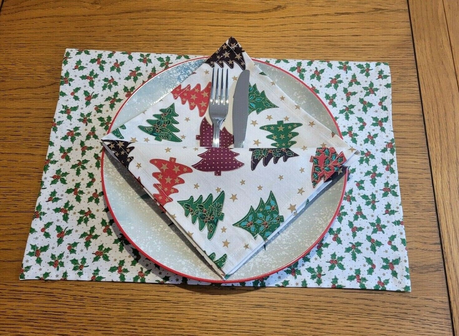 Christmas Placemat , Christmas Napkins , Cloth Napkin , Red Green Cream Christmas Tree , Holly , Merry Christmas Design - CushionCoverAndDecor