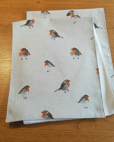 Christmas Robin Festive Table Runner - CushionCoverAndDecor