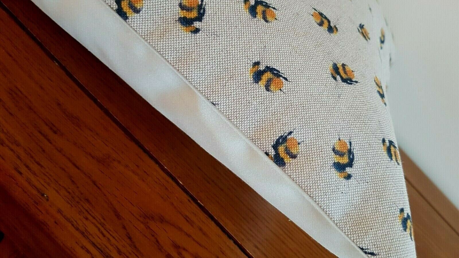 Cushion Cover Beige Yellow Bumblebee Bees Buzzy Bee Linen Cotton Rich Design 10" 12" 14" 16" 17" 18" 20" 22" 24" 26" Handmade - CushionCoverAndDecor