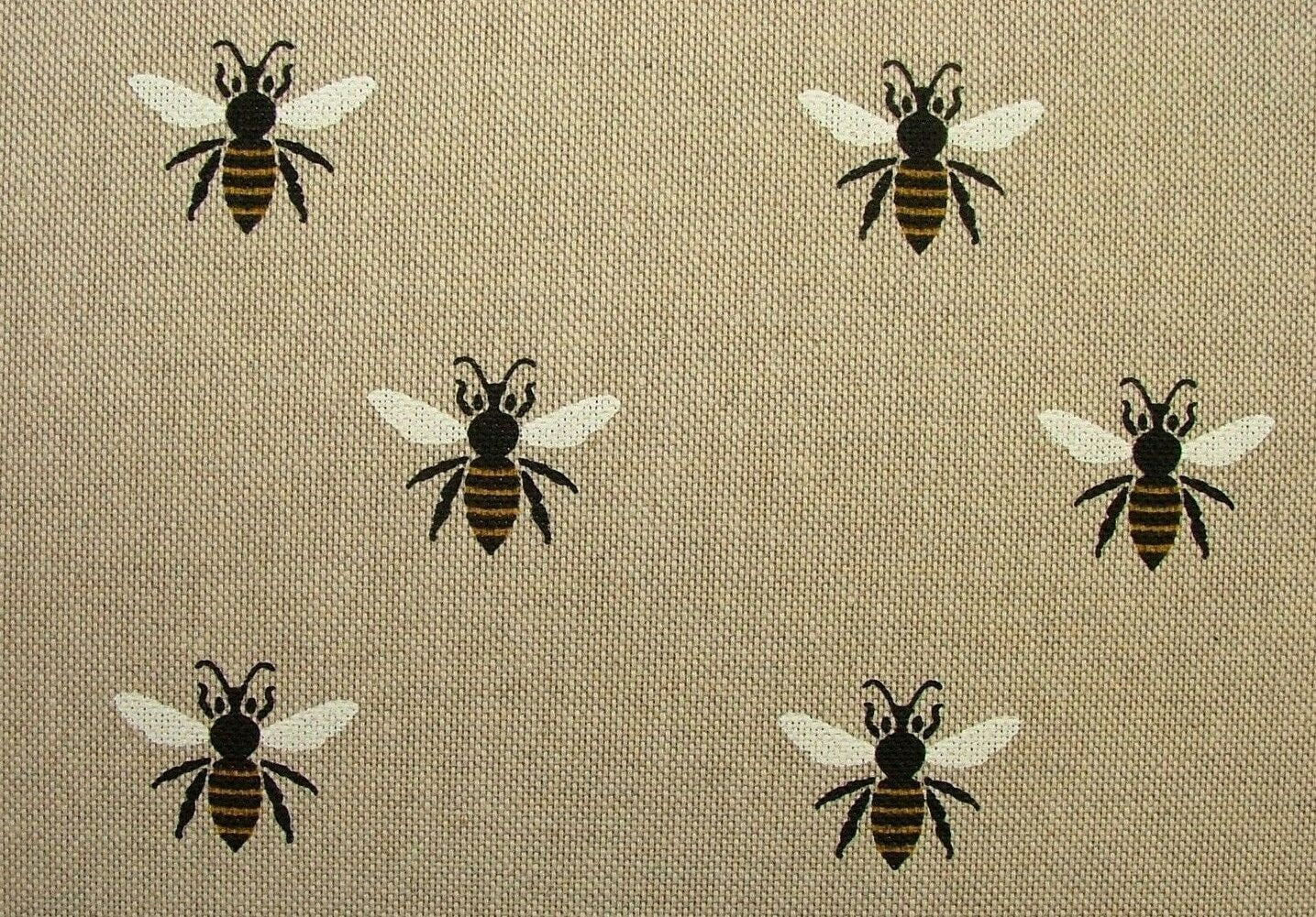 Honey Bee Tablecloth , Bumble Bee Tablecloth , Buzzy Bumblebee Insect Tablecloth, Round Tablecloth , Square Tablecloth , Tablecloth UK - CushionCoverAndDecor