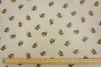 Bee Tablecloth , Bumble Bee Tablecloth , Buzzy Bumblebee Insect Tablecloth, Round Tablecloth , Square Tablecloth , Tablecloth UK