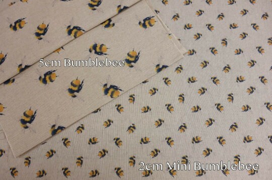 Bee Tablecloth , Bumble Bee Tablecloth , Buzzy Bumblebee Insect Tablecloth, Round Tablecloth , Square Tablecloth , Tablecloth UK