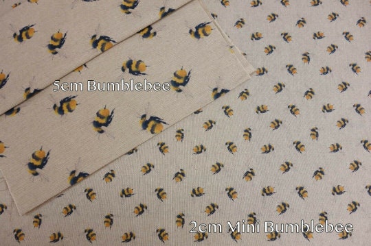 Bee Tablecloth , Bumble Bee Tablecloth , Buzzy Bumblebee Insect Tablecloth, Round Tablecloth , Square Tablecloth , Tablecloth UK