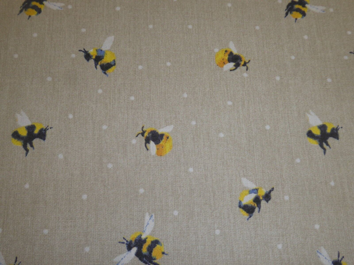 Honey Bee Tablecloth , Bumble Bee Tablecloth , Buzzy Bumblebee Insect Tablecloth, Round Tablecloth , Square Tablecloth , Tablecloth UK
