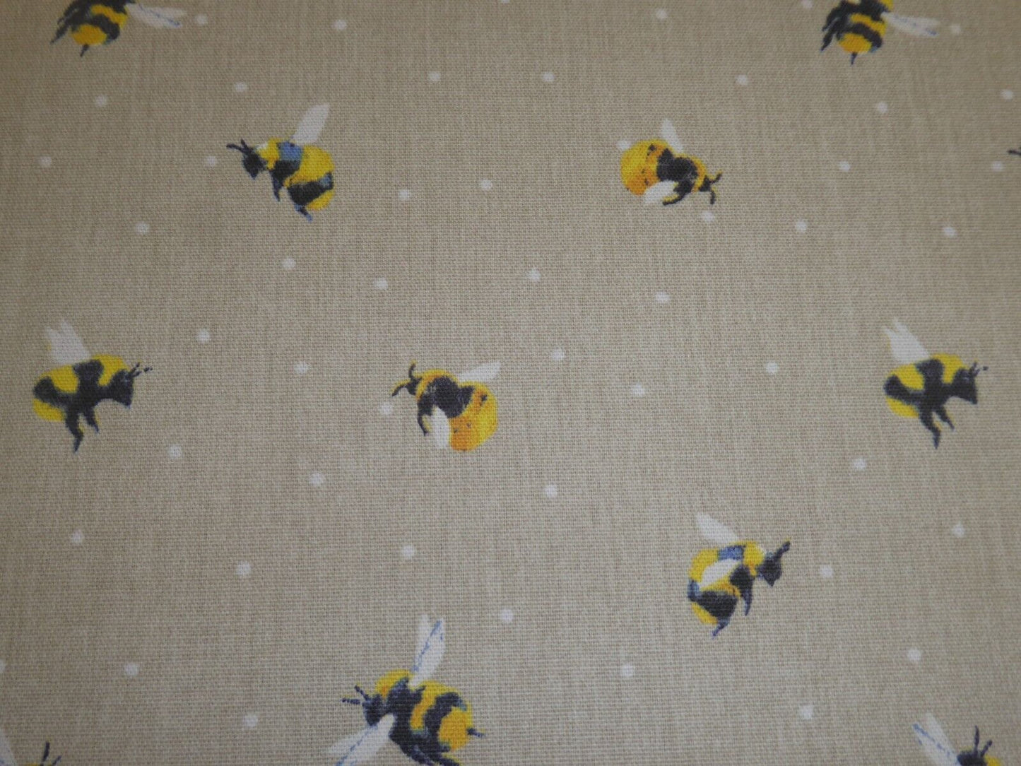 Honey Bee Tablecloth , Bumble Bee Tablecloth , Buzzy Bumblebee Insect Tablecloth, Round Tablecloth , Square Tablecloth , Tablecloth UK