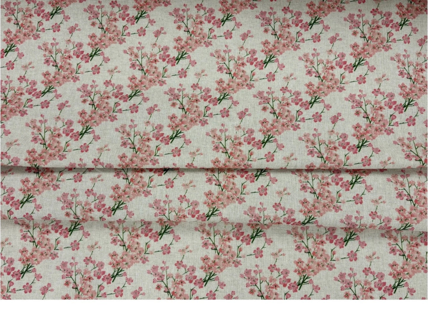 Tovaglia beige chiaro con fiori secchi