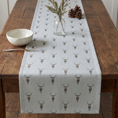 Sophie Allport Tischläufer „Highland Stag“